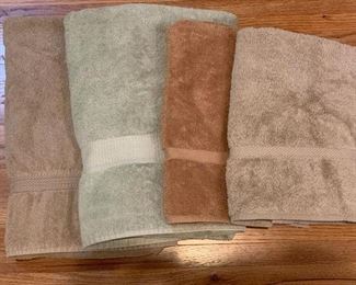 Assorted bath towels