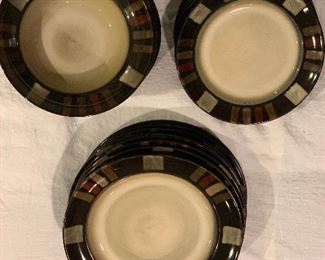 Pfaltzgraff 8 bowls 5 small plates 8 dinner plates