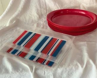 Plastic serving trays & plates 