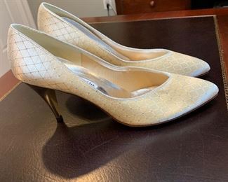 Dyables     off white dress shoe 9.5