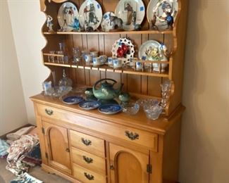 Maple hutch