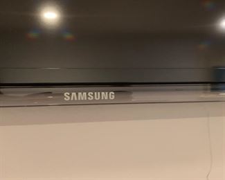 62. Samsung TV (48")