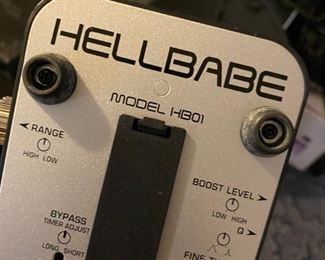 Berhing / Hellbabe / Wah wah pedal 