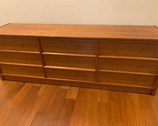 Vintage 9 drawer dresser