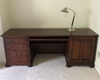 Sligh Furniture computer desk in excellent condition