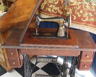 Vintage Singer Sewing machine and cabinet