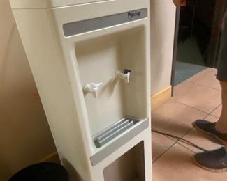Office water dispenser