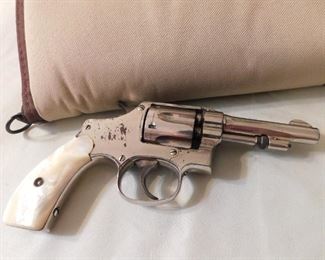 1903 Smith & Wesson Hand Ejector 32 Long Caliber/Nickel and Pearl Grips(SN 40145)