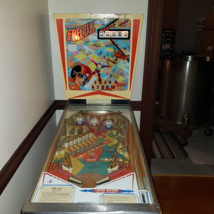 Freefall pinball