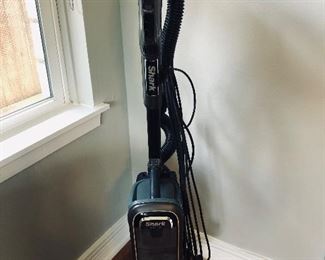 Shark Duo Clean Vacuum NV 830
