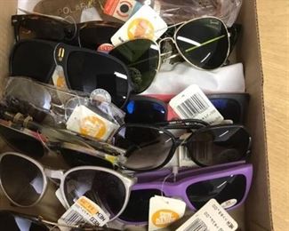 approx 15 pairs sunglasses