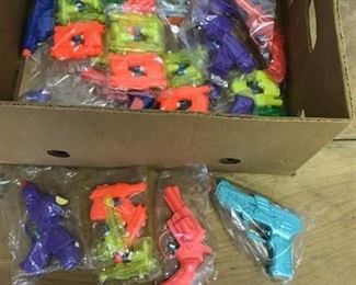 approx 20 assorted water gun/toys