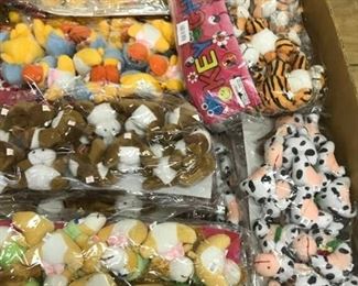 approx 30 dozen assorted stuffed animal keychains