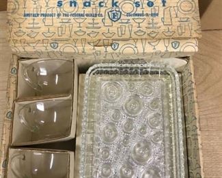 glass snack set 4 cups and 4 trays