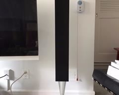 B&O beovision 7 TV Stand and Remote with 2 speakers! Bang& Olufsen