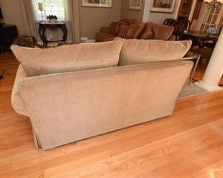 Thomasville love seat $325
72" X 44" 7 years old. Pet-free, child-free, smoke-free home. Excellent condition.