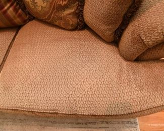 Thomasville love seat $325
72" X 44" 7 years old. Pet-free, child-free, smoke-free home. Excellent condition.