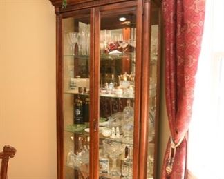 Howard Miller lighted display case $425
81" tall, 34" wide, 13.5" deep. Adjustable glass shelves. Locking; key is present. Excellent condition