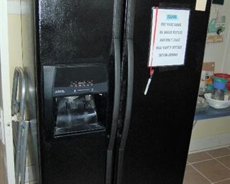 Whirlpool side-by-side freezer/refrigerator 