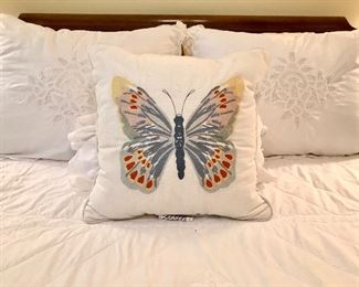 Another view of the lace linen sham and duvet cover.