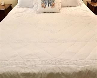 Vintage solid wood full bed. Excellent condition.