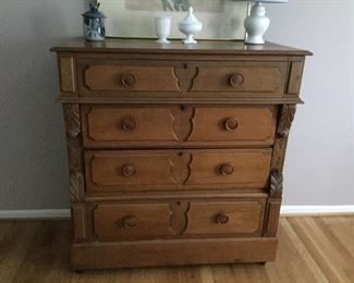 ANTIQUE 4 DRAWER CHEST OF DRAWERS