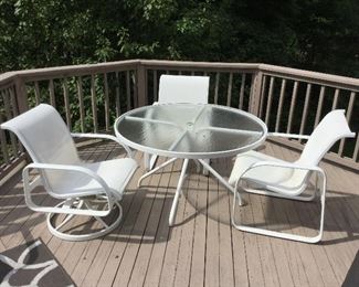 WHITE PATIO FURNITURE 4' ROUND GLASS TOP               5 MESH CHAIRS    2  END TABLES 20" DIA          