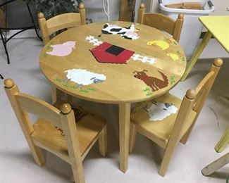 VINTAGE KIDKRAFT  WOOD  PLAY TABLE W/4 CHAIRS