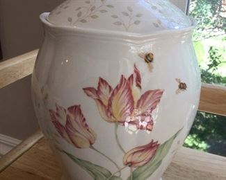 LENOX "BUTTERFLY MEMORIES" CANISTER/COOKIE JAR