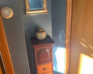 Guest bedroom 
Tiger maple/cherry drawer unit, collums Mirror 