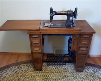 Early 20th Century White Sewing Machine in Mission Style Oak Case