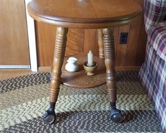 Antique Round Oak Parlor Lamp Table with Large claw  and glass ball feet