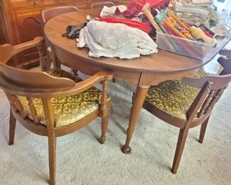 GREAT looking dining room table and chairs set