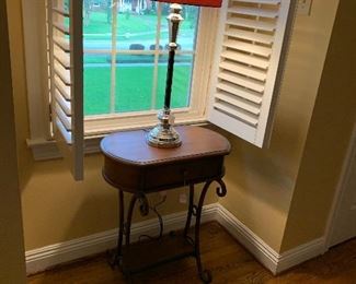 Lamp and lamp table