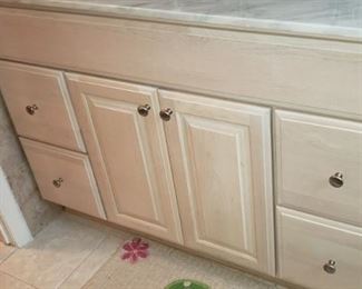 Bathroom Vanities Great Shape