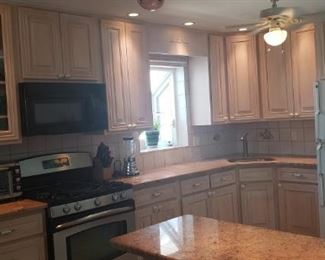 Bertch USA Kitchen Excellent Shape