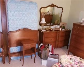 9 pcs. Drexel bedroom set with twin mattresses and box springs 