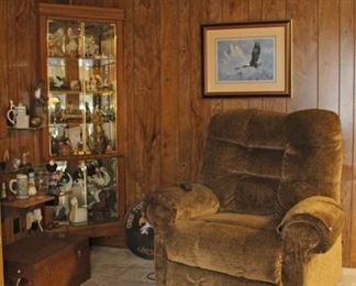 Lazy Boy Recliner Lift Chair, Wood Chest, Collectibles, Steins, Pelicans