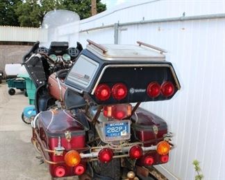 Honda Gull Wing 1000, Back End View