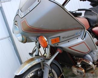 Honda Motorcycle Gull Wing 1000 Side front view