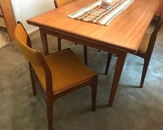 Vintage Danish Modern Dyrlund table and 6 chairs (hidden leaves).