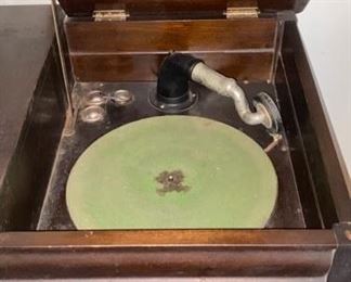 Old record player, Victrola type