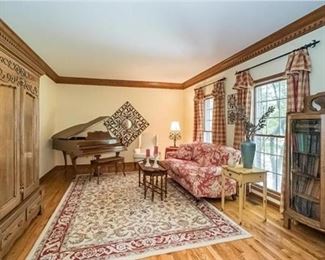 Living Room  (Piano not available) 8x10 Area Rug