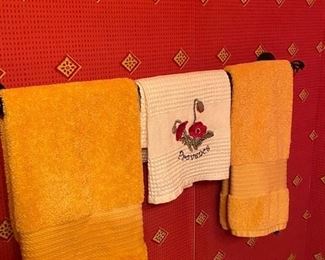 Great asst of towels.