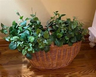 More baskets and greenery