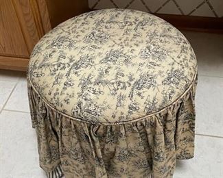 Toile Vanity Seat