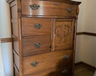 Bow front 5 drawer chest 