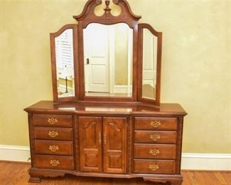 12. Elkin Collection Mahogany Dresser With Mirror