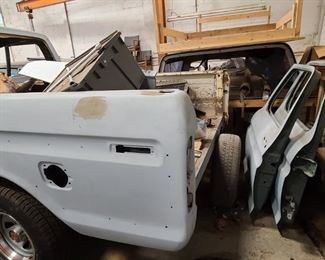 '77 FORD F100 XLT PICKUP TRUCK - ALL PARTS/ACCESSORIES TO COMPLETE READY TO GO!
