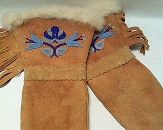 https://connect.invaluable.com/randr/auction-lot/native-american-indian-micro-beaded-gloves_D5543D194A